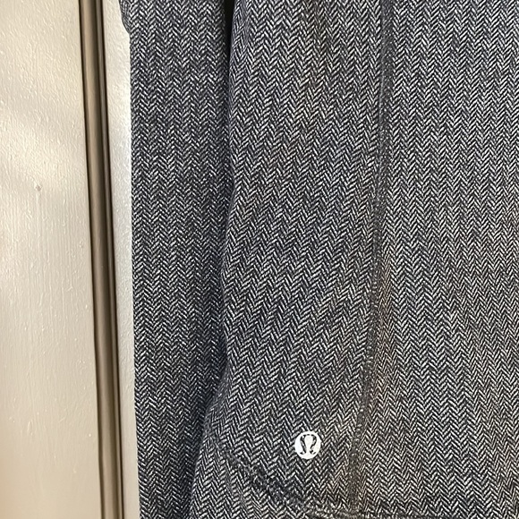 Lululemon quarter zip women’s size 6 - Picture 4 of 4